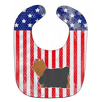Carolines Schätze BB3334BIB USA patriotischen Yorkshire Terrier Yorkie Baby Lätzchen